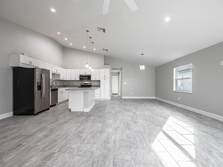 184 Broward Ave — Photo 16