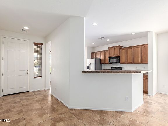 5th image of 1097 W Desert Hollow Dr