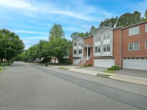 20 Skymark Ct #20, Upper Saddle River, NJ 07458