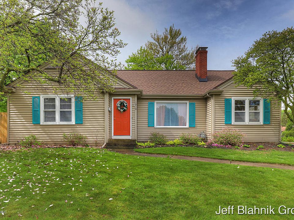 1st image of 1918 Lake Michigan Dr NW