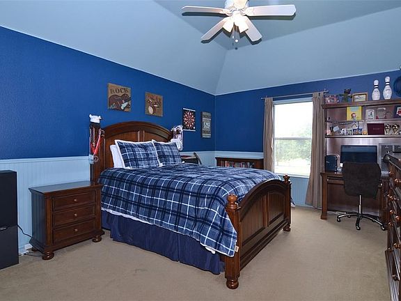 4th image of 4017 Lost Creek Dr
