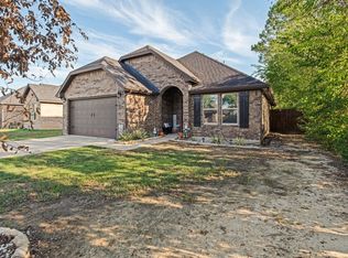 202 Virginia Dr, Palmer, TX 75152