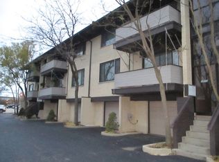 1710 Dempster St APT B, Park Ridge, IL 60068