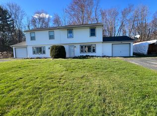 227 Lamplight Dr #2, Brodheadsville, PA
