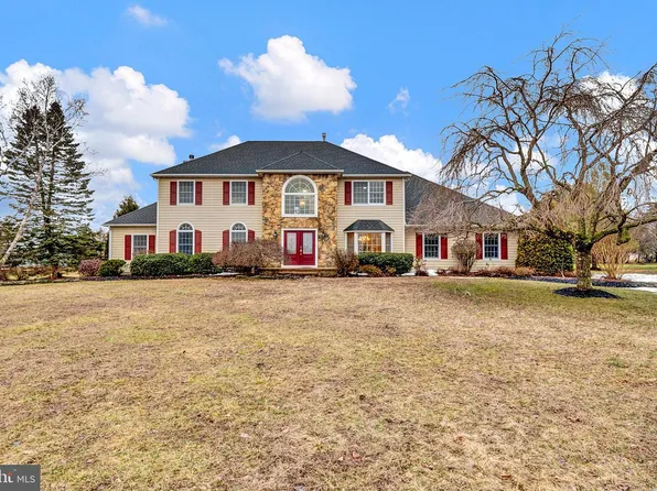 10 Madaket Ln, Pennington, NJ 08534