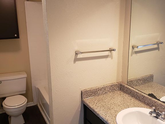 3rd image of 2177 Pinehurst Ln APT 3085