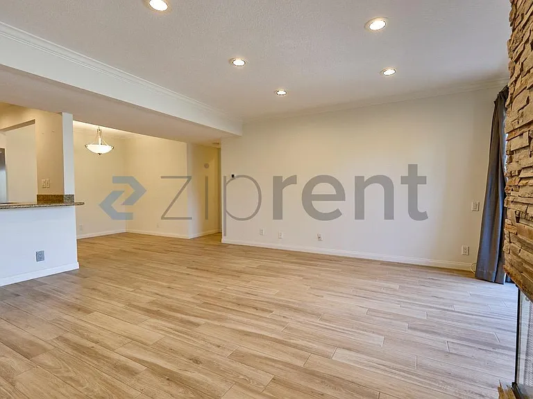 25761 Le Parc #87 — Photo 1