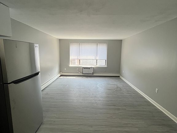 3rd image of 31 Gillett St APT 211