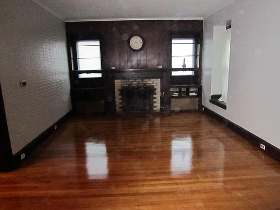 Living Rm 15'x23 w/fireplace