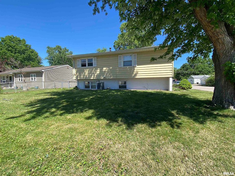 2nd image of 1701 Arcade Dr