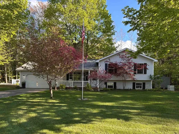 2392 Holland Cir, Traverse City, MI 49685