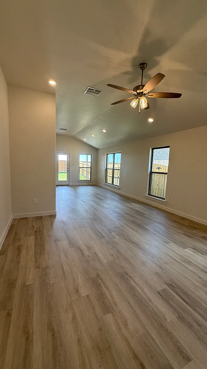 Building Photo - 2906 Farmhouse Ave #29124