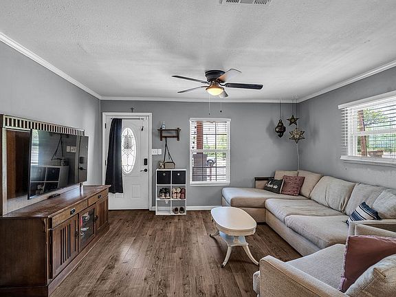 4th image of 407 W 5th St