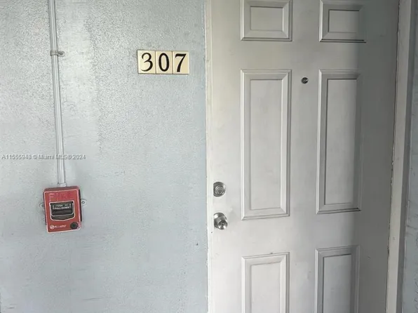 1610 NW North River Dr APT 307, Miami, FL 33125