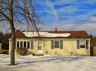 31 Bayberry Dr, Holyoke, MA 01040