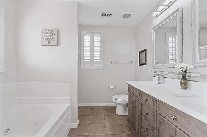 5702 Stockbridge Ct — Photo 8