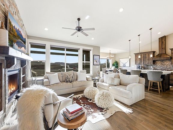 3rd image of 1735 E Viewside Cir