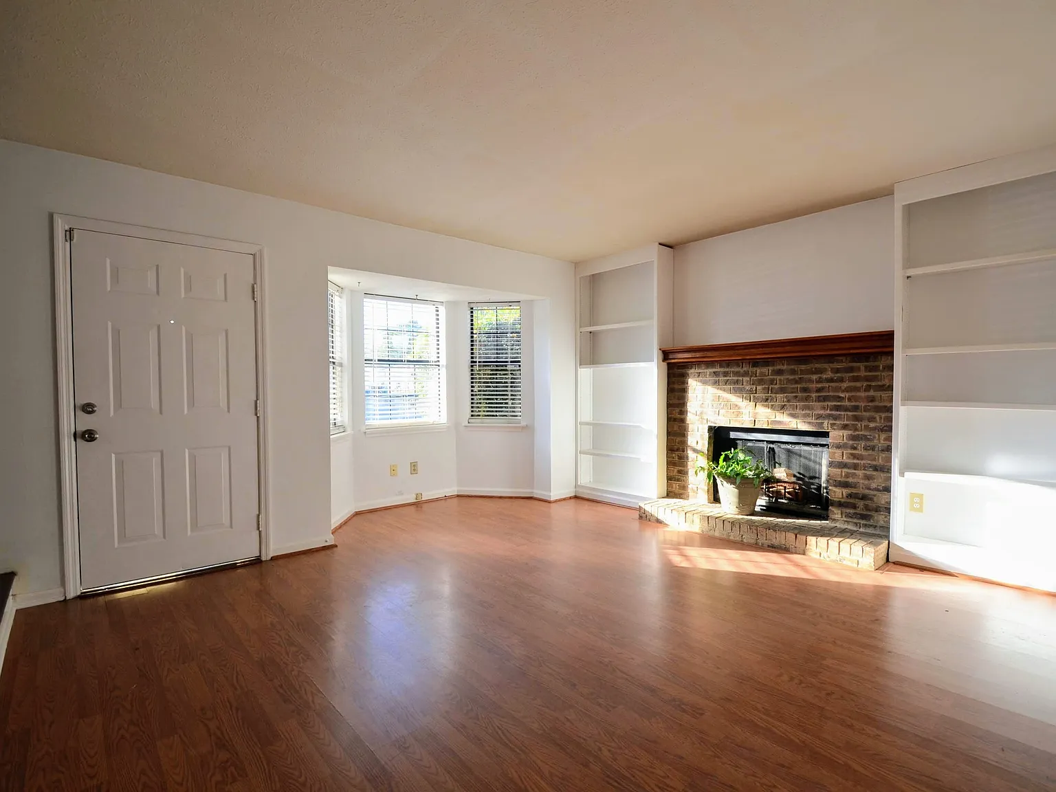1483 Springleaf Cir SE — Photo 2