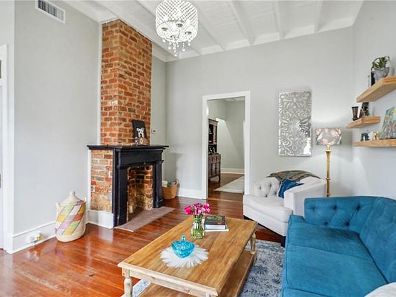 5th image of 2036 Camp St