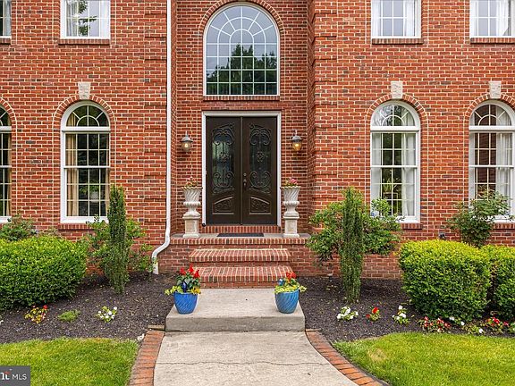 3rd image of 109 Hilltop Ct