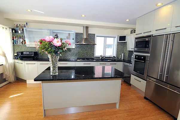 Sold by Ilite Realty Inc | media 19