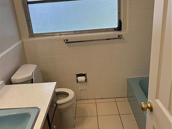 3rd image of 1031 El Mar Ave