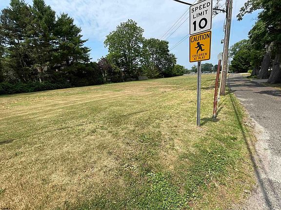 2nd image of 407 Edna Ave