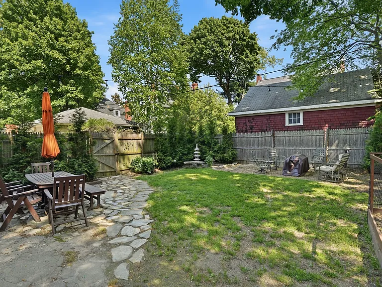 28 Alumni Ave — Photo 34