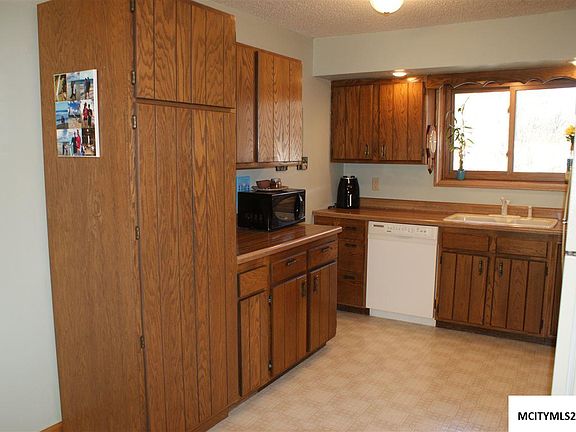 4th image of 662 1st St SE