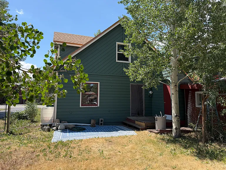 609 Belford St — Photo 20