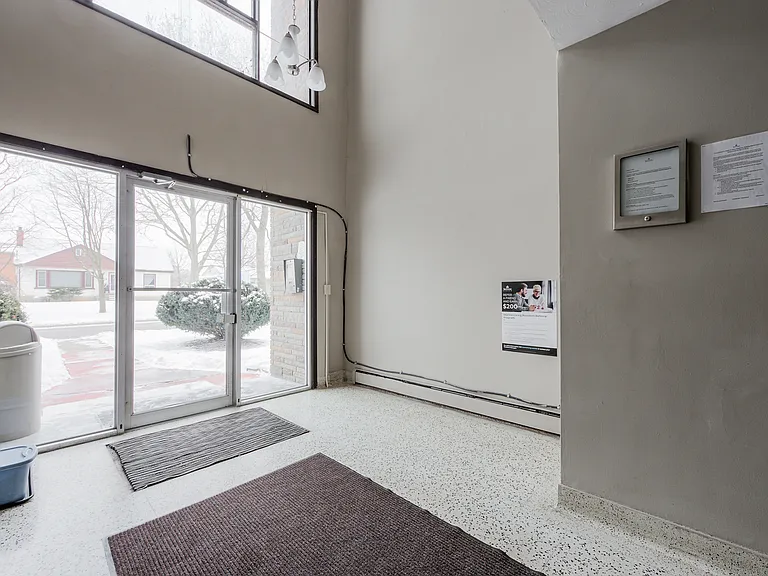 1510 Queenston Rd — Photo 5