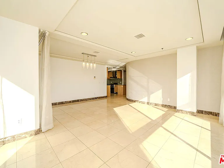 702 S Serrano Ave #501 — Photo 2