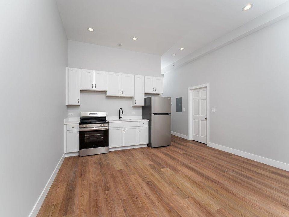 1st image of 1219 W Devon Ave #201