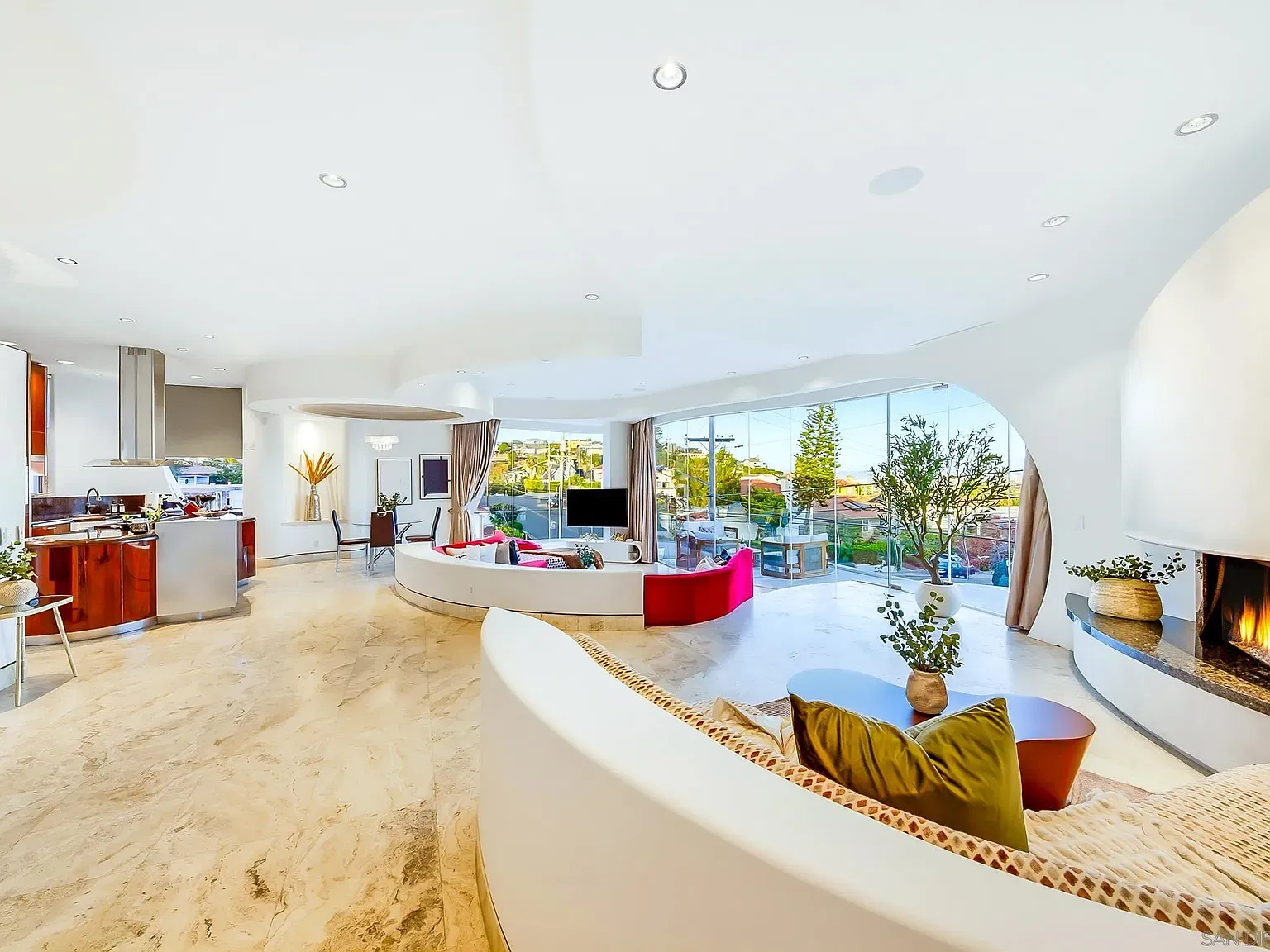 5 bed, 4.5 bath, 5740 sqft, $21,000 — Photo 3