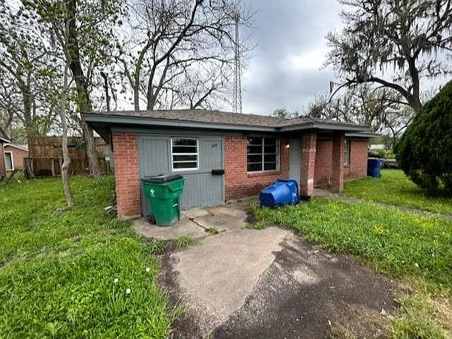 3 bed, 1.0 bath, 1008 sqft, $1,299 — Photo 3