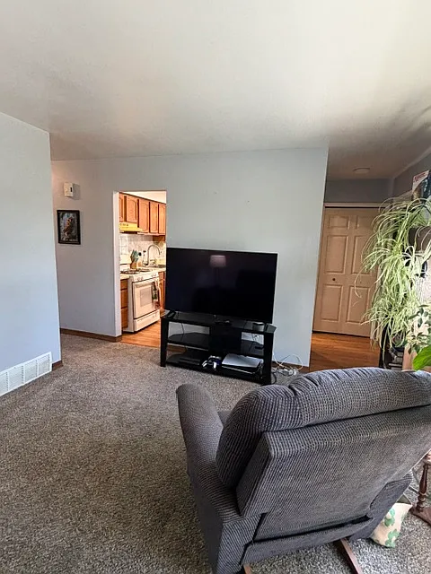 3 bed, 960 sqft, $1,650 — Photo 4