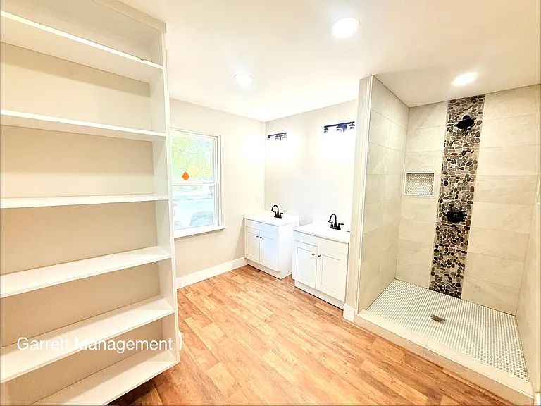 505 W Avenue C — Photo 6