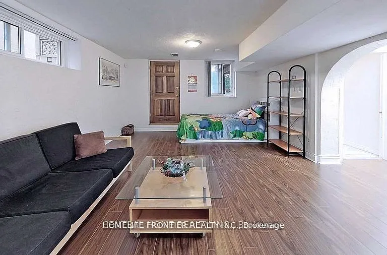40 Sumner Heights Dr #LOWER — Photo 2