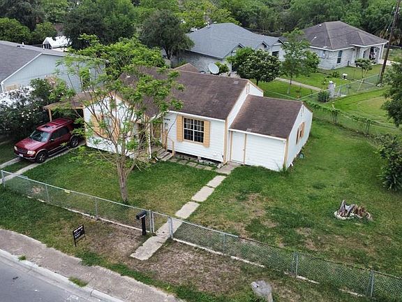 2nd image of 124 W Park Dr