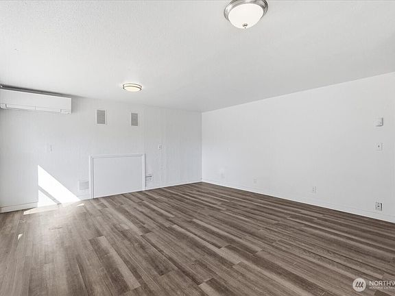 3rd image of 213 W Kelso Avenue