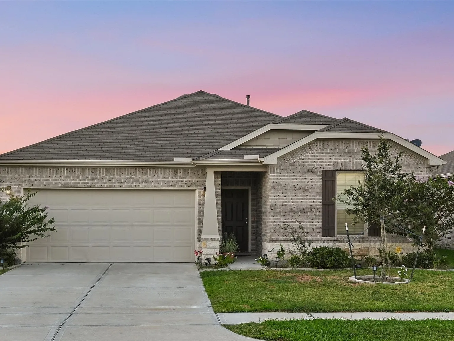 3 bed, 2.5 bath, 1415 sqft, $2,300 — Photo 1