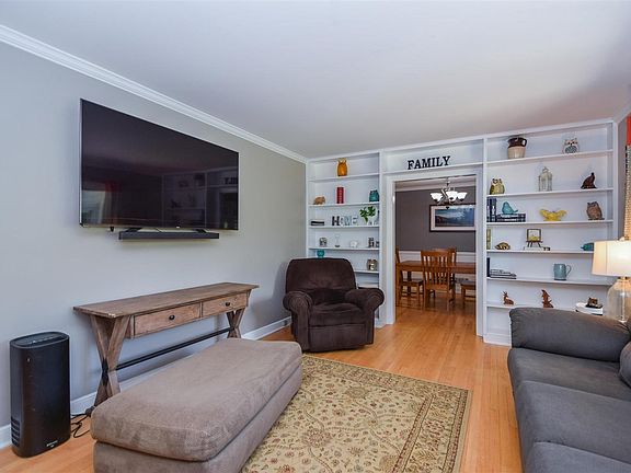 4th image of 4851 Glenbrook Dr