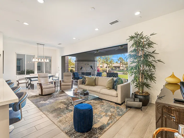 1701 Retreat Cir — Photo 1