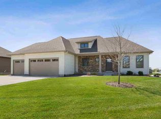 6305 Wildberry Dr, Bettendorf, IA 52722