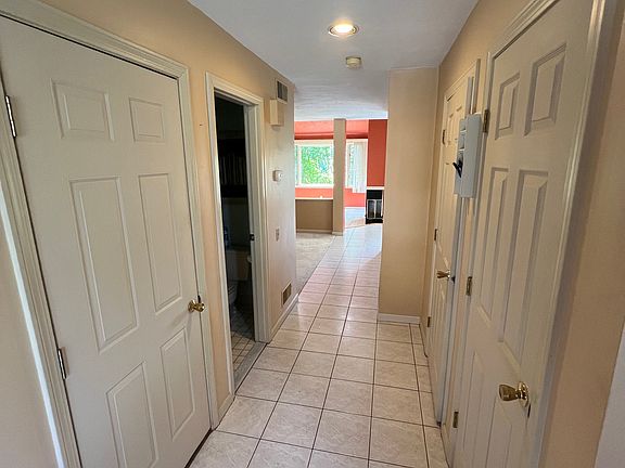 5th image of 79 Valley Green Ct #B