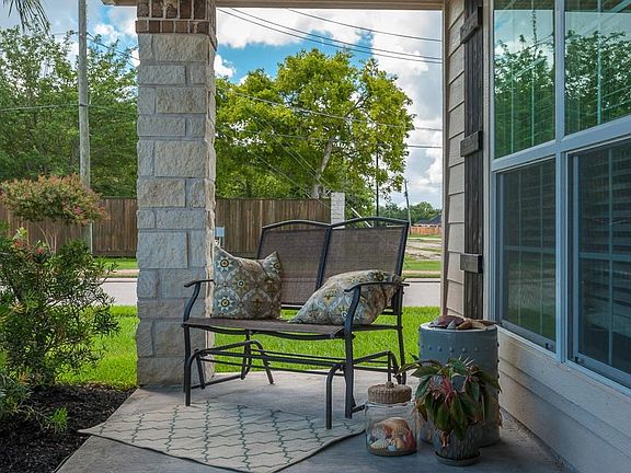 4th image of 5026 Cove Ct