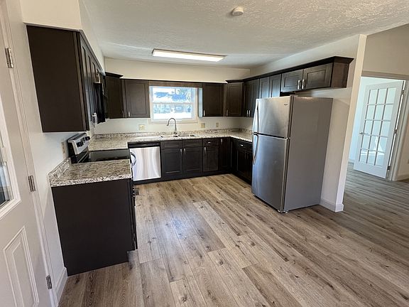 New Cabinets, new stainless steel appliances including dishwasher - Office to the right.
