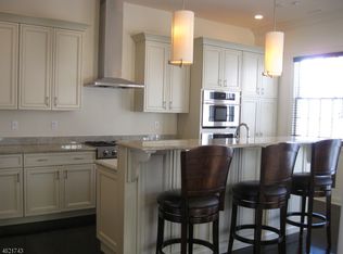 30 Carillon Cir, Livingston, NJ