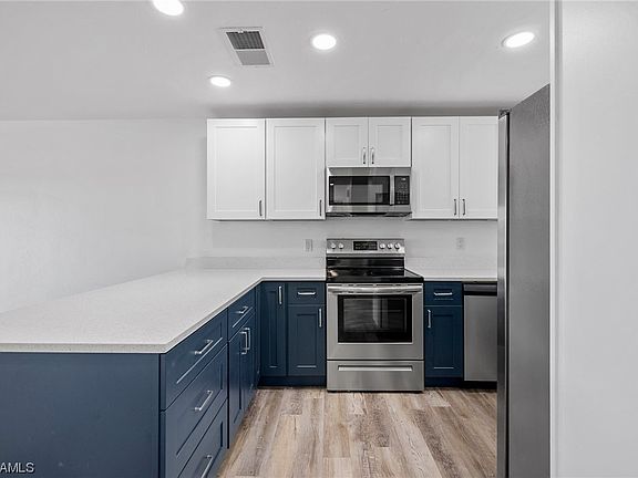 4th image of 1102-1104 SW 15th Ter