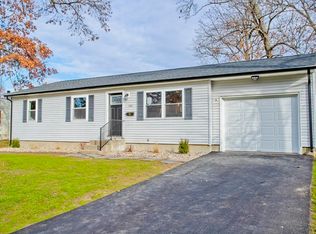 195 Glenoak Dr, Springfield, MA 01129